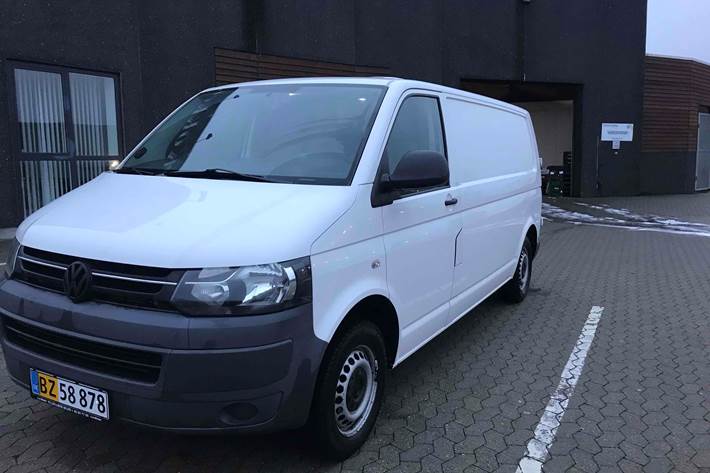 Hvid VW T5 fra 2011