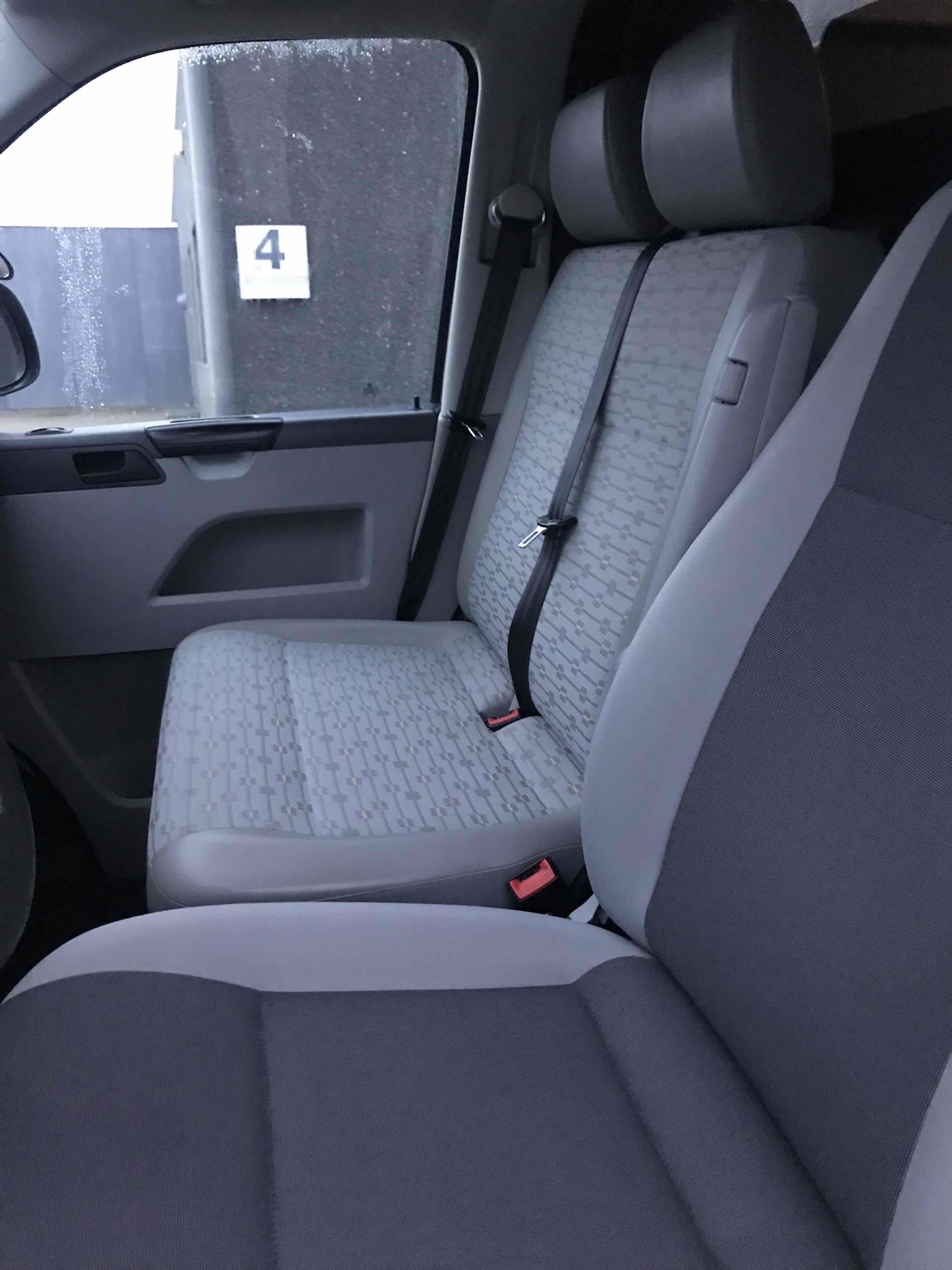 Hvid VW T5 fra 2011