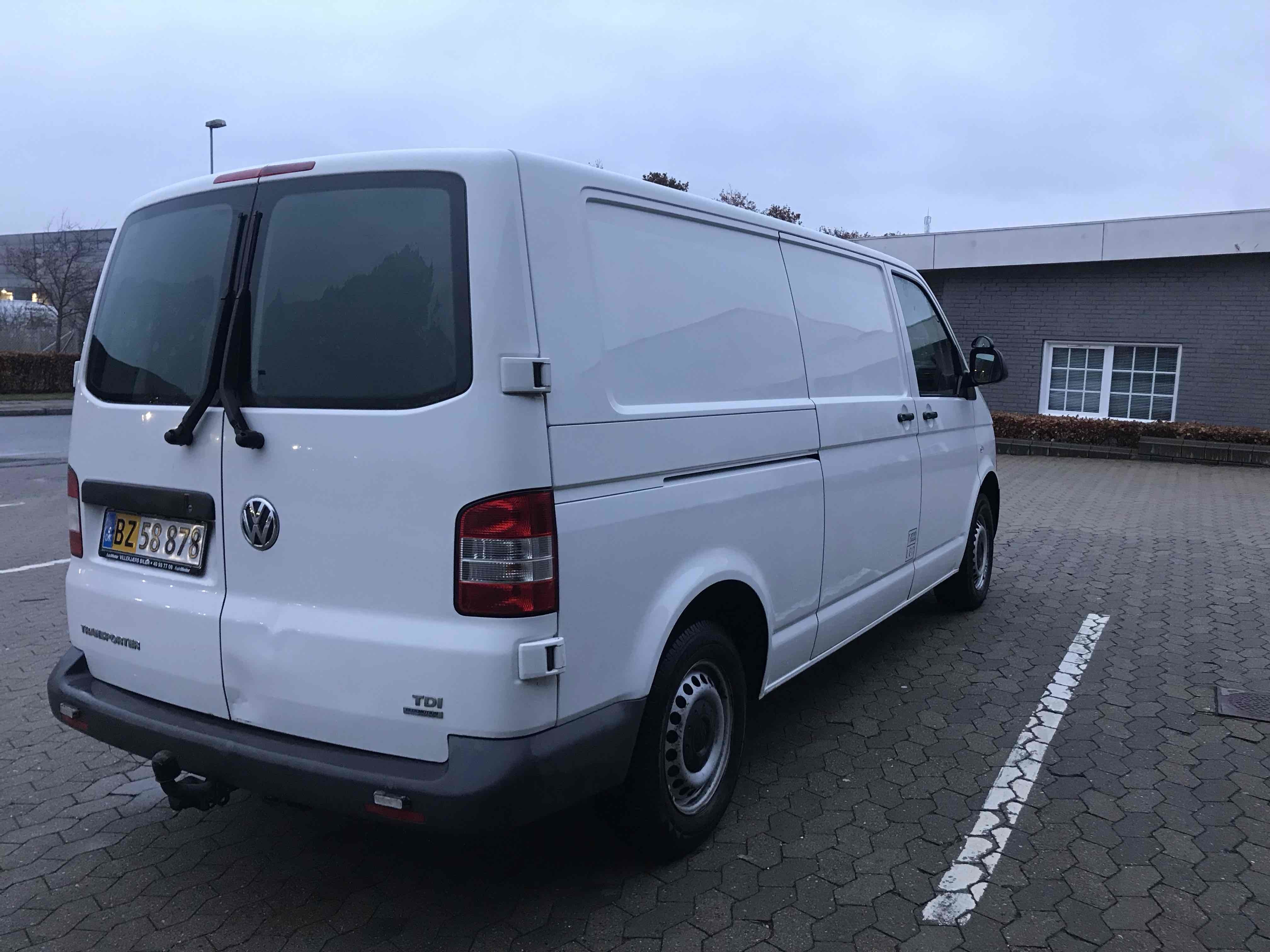 Hvid VW T5 fra 2011
