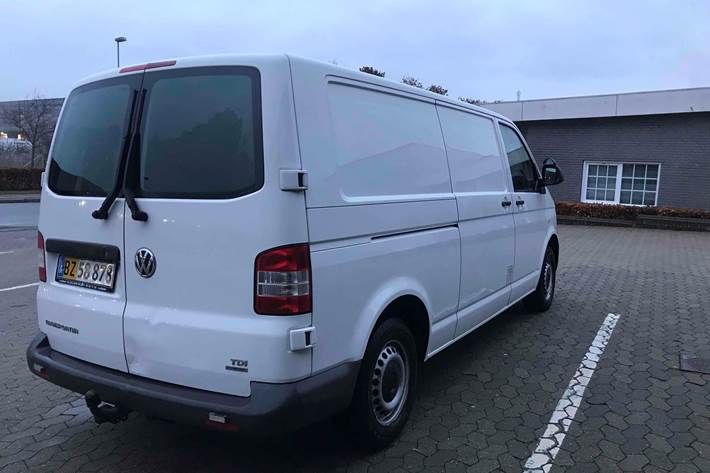 Hvid VW T5 fra 2011