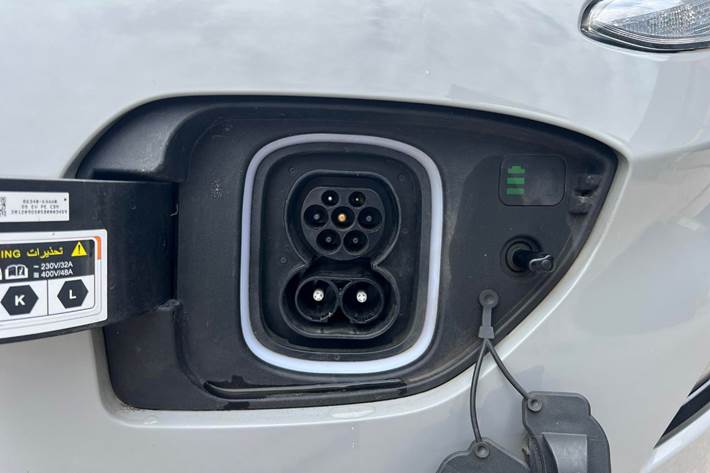 Grå Hyundai Kona fra 2021