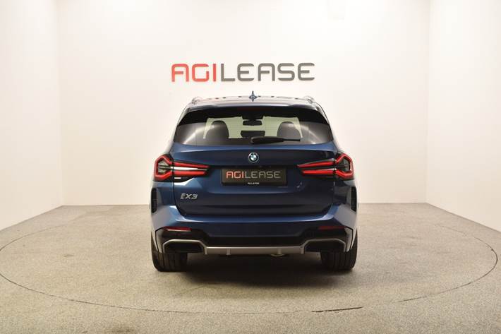 Blå BMW iX3 fra 2022
