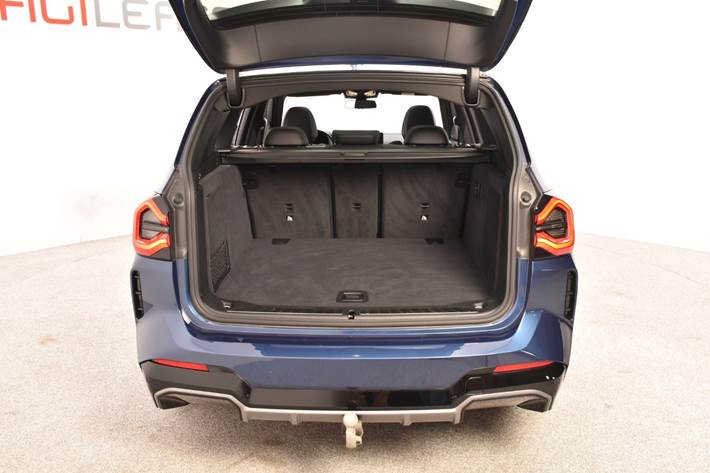 Blå BMW iX3 fra 2022