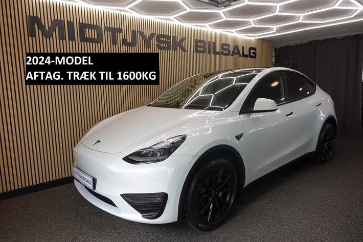 Hvid Tesla Model Y fra 2024