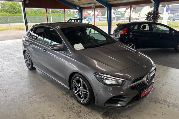 Grå Mercedes B200 d fra 2020