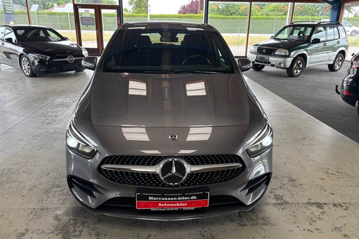 Grå Mercedes B200 d fra 2020