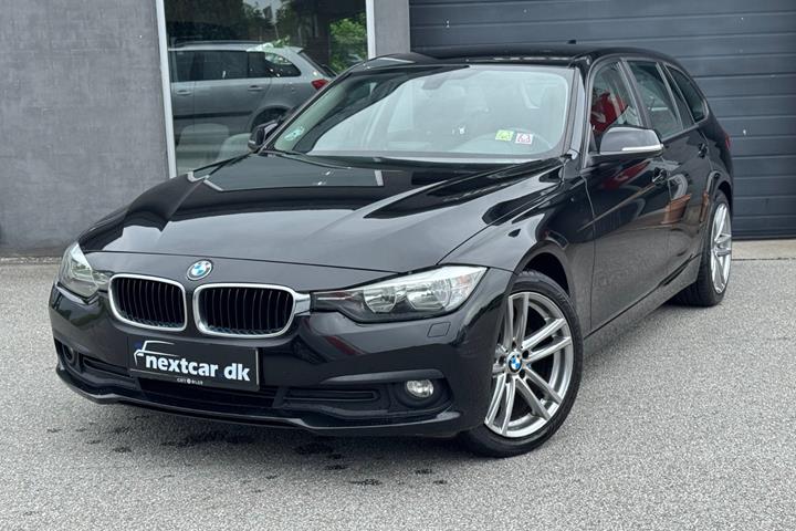Sort BMW 320d fra 2017 set udefra