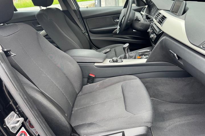 Sort BMW 320d fra 2017