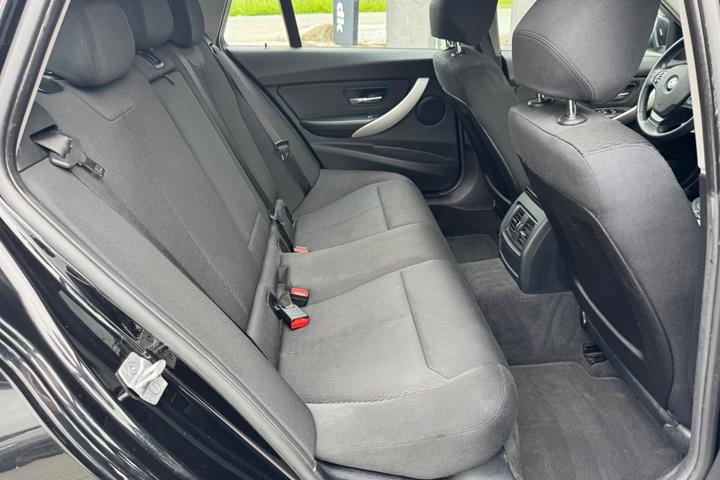 Sort BMW 320d fra 2017