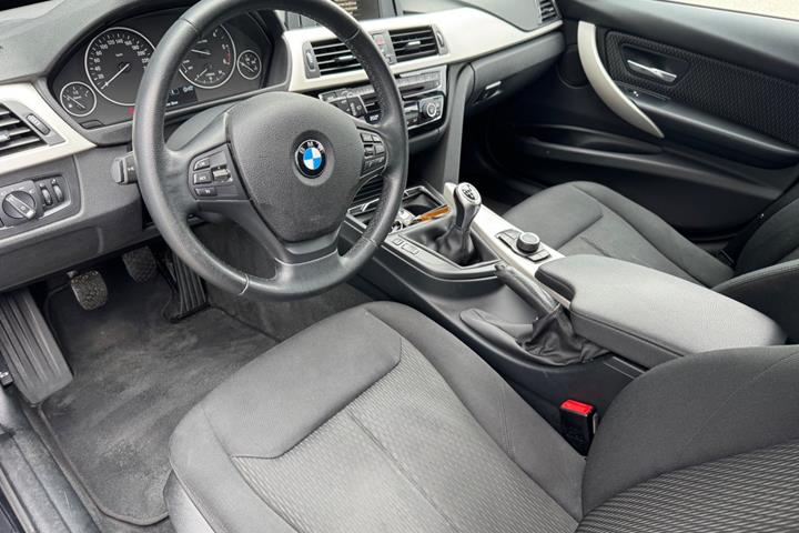 Sort BMW 320d fra 2017