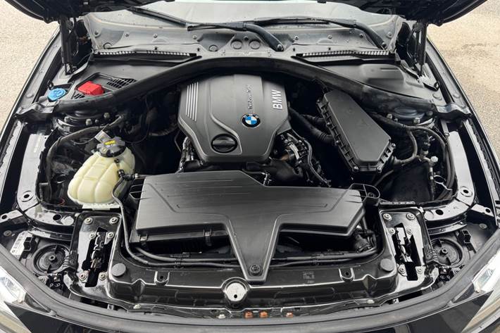 Sort BMW 320d fra 2017