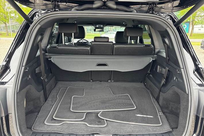 Sort Mercedes EQB250+ fra 2024