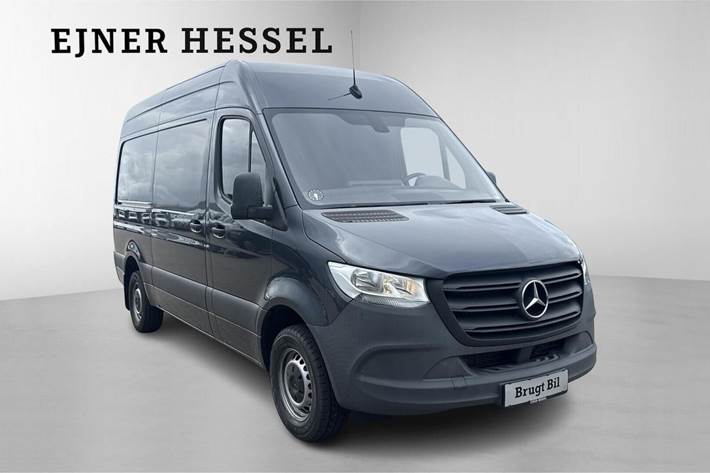 Grå Mercedes Sprinter 317 fra 2022