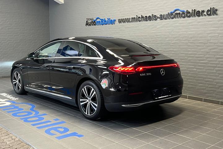 Sort Mercedes EQE350 fra 2023