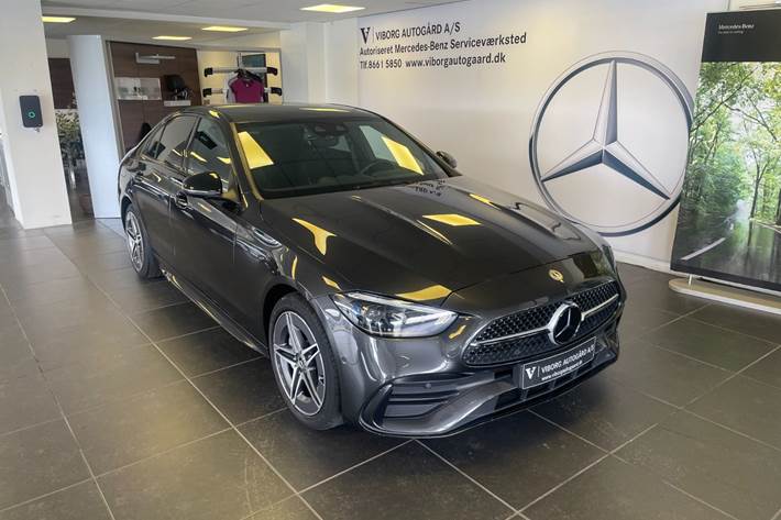 Grå Mercedes C300 e fra 2022