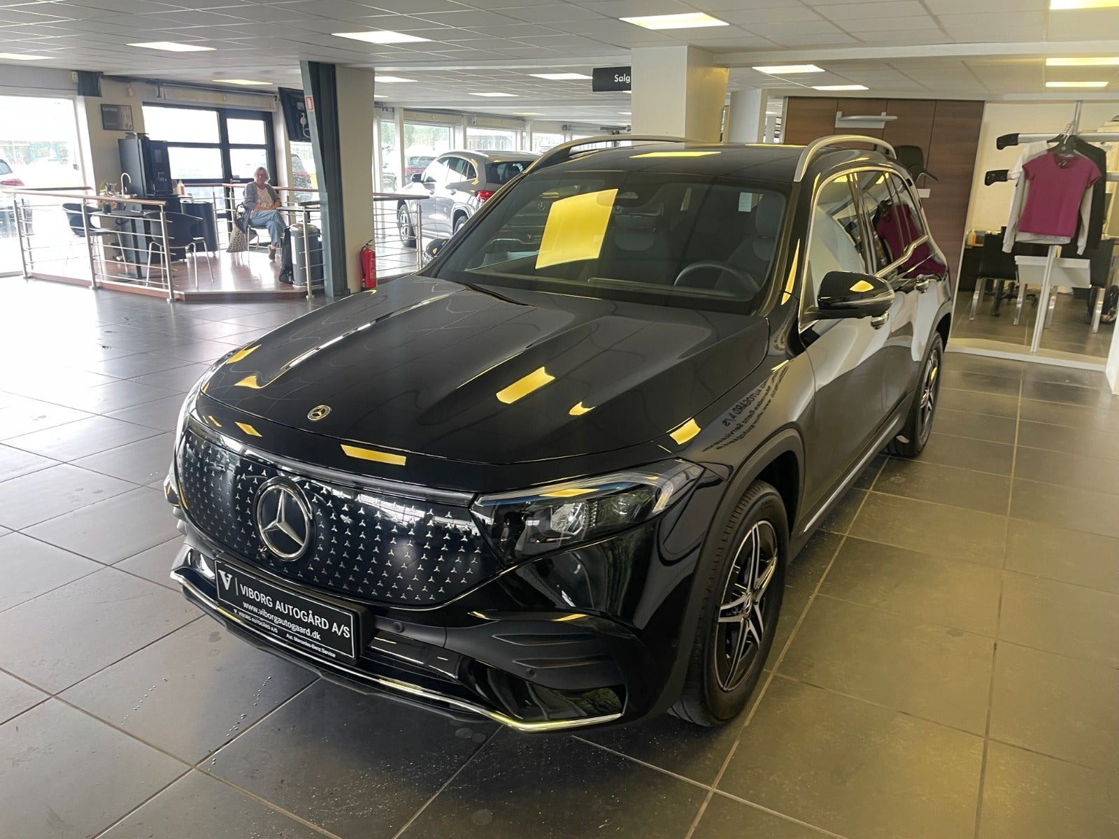 Sort Mercedes EQB250+ fra 2025