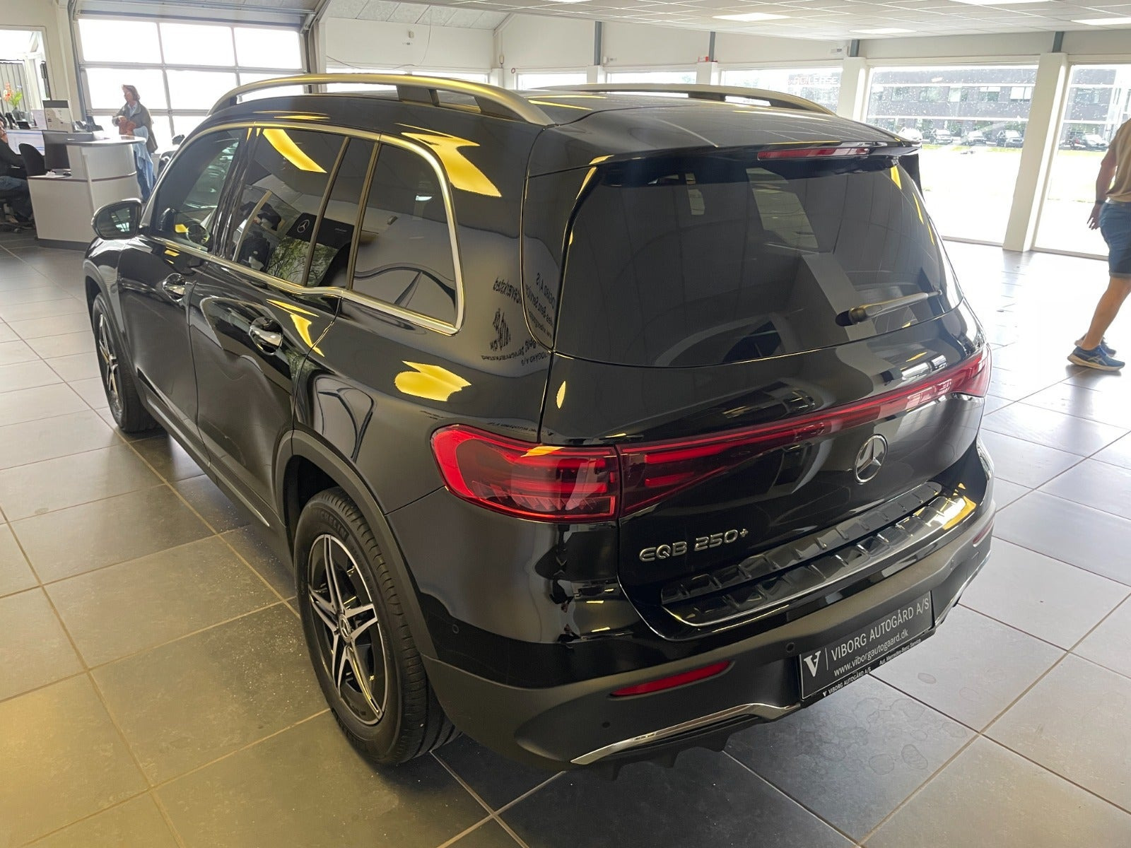 Sort Mercedes EQB250+ fra 2025