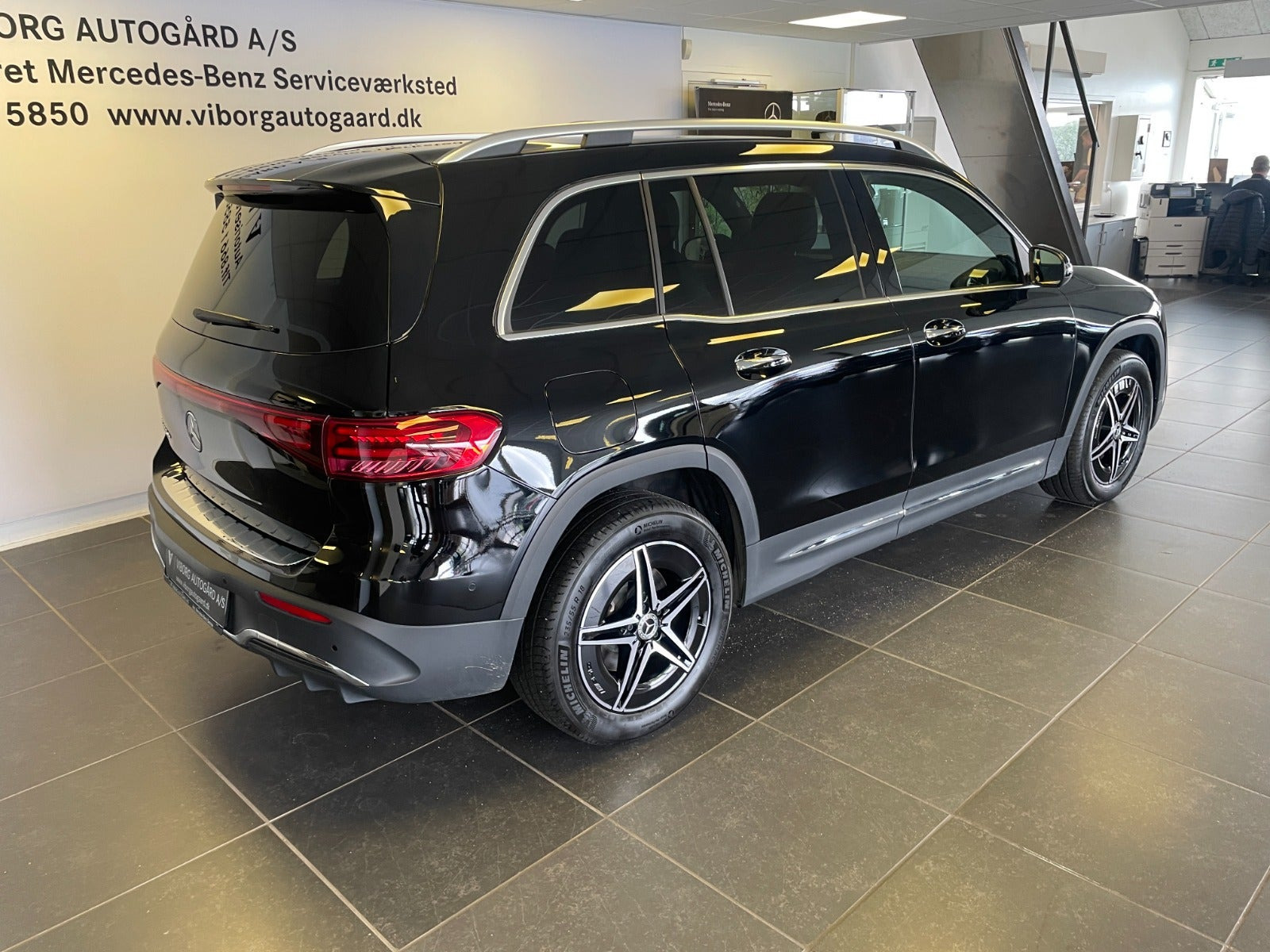 Sort Mercedes EQB250+ fra 2025