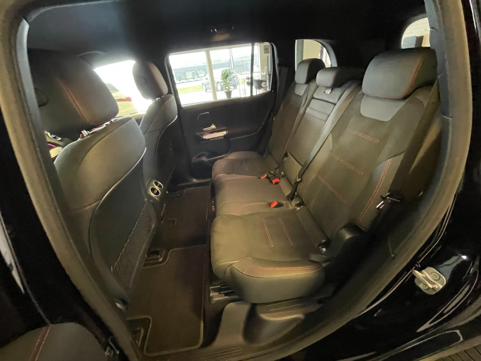 Sort Mercedes EQB250+ fra 2025