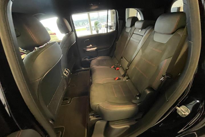 Sort Mercedes EQB250+ fra 2025