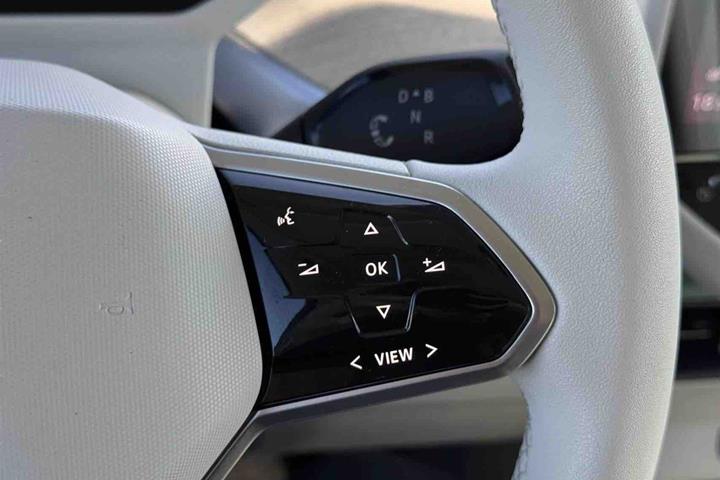 Sølv VW ID.Buzz fra 2024