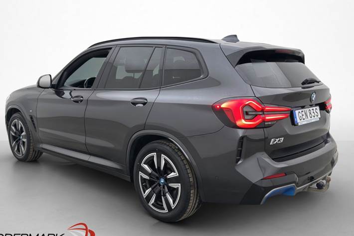 Grå BMW iX3 fra 2023