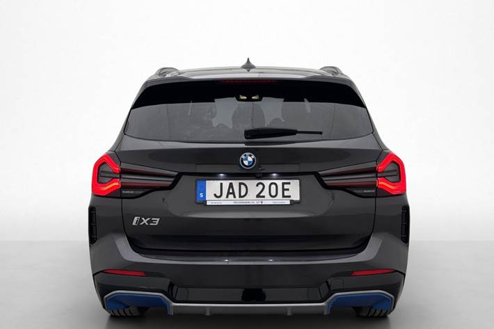 Grå BMW iX3 fra 2023
