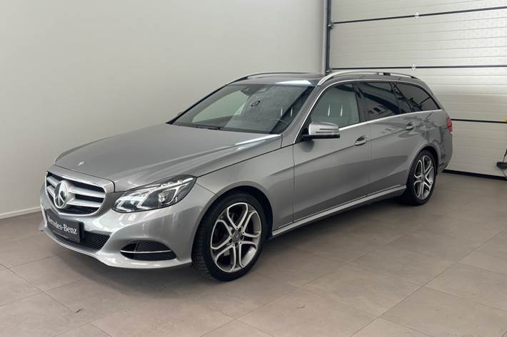 Grå Mercedes E220 fra 2013
