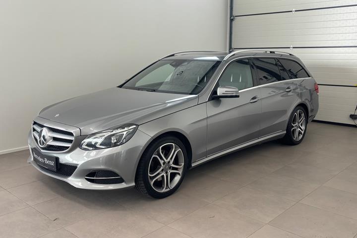 Grå Mercedes E220 fra 2013