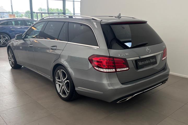 Grå Mercedes E220 fra 2013