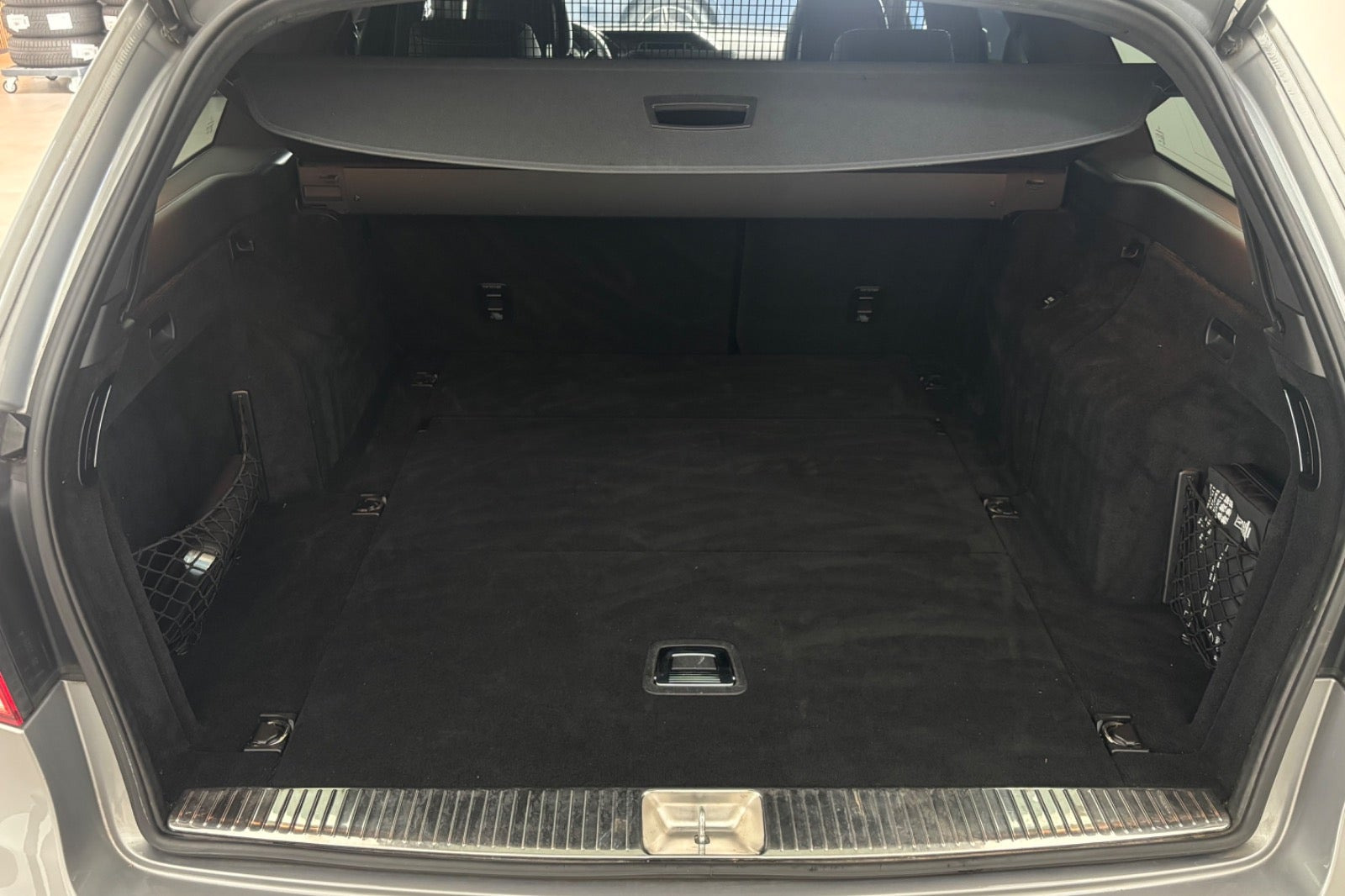 Grå Mercedes E220 fra 2013
