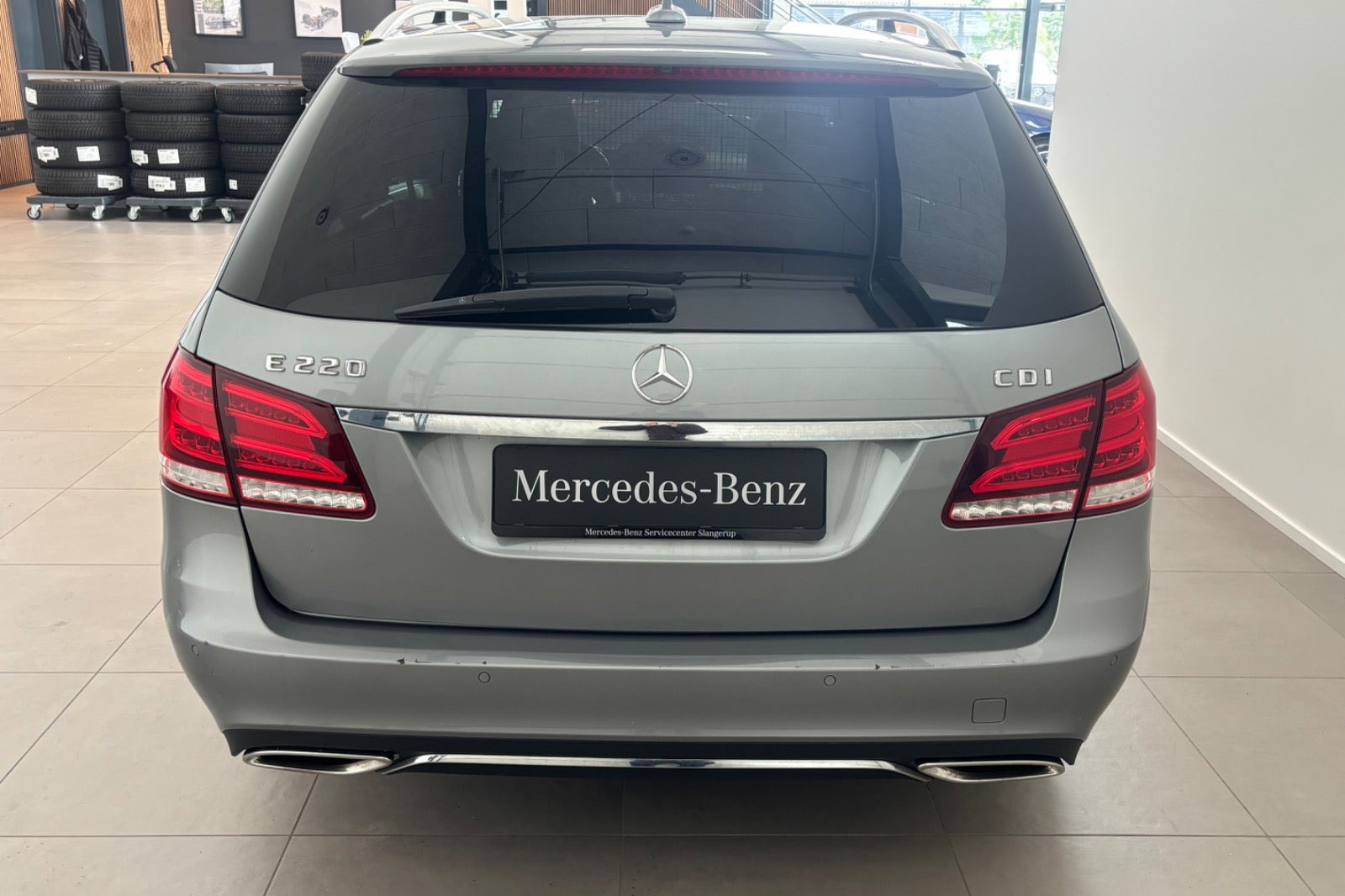 Grå Mercedes E220 fra 2013