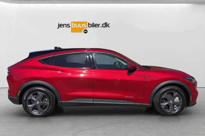 Rød Ford Mustang Mach-E fra 2022