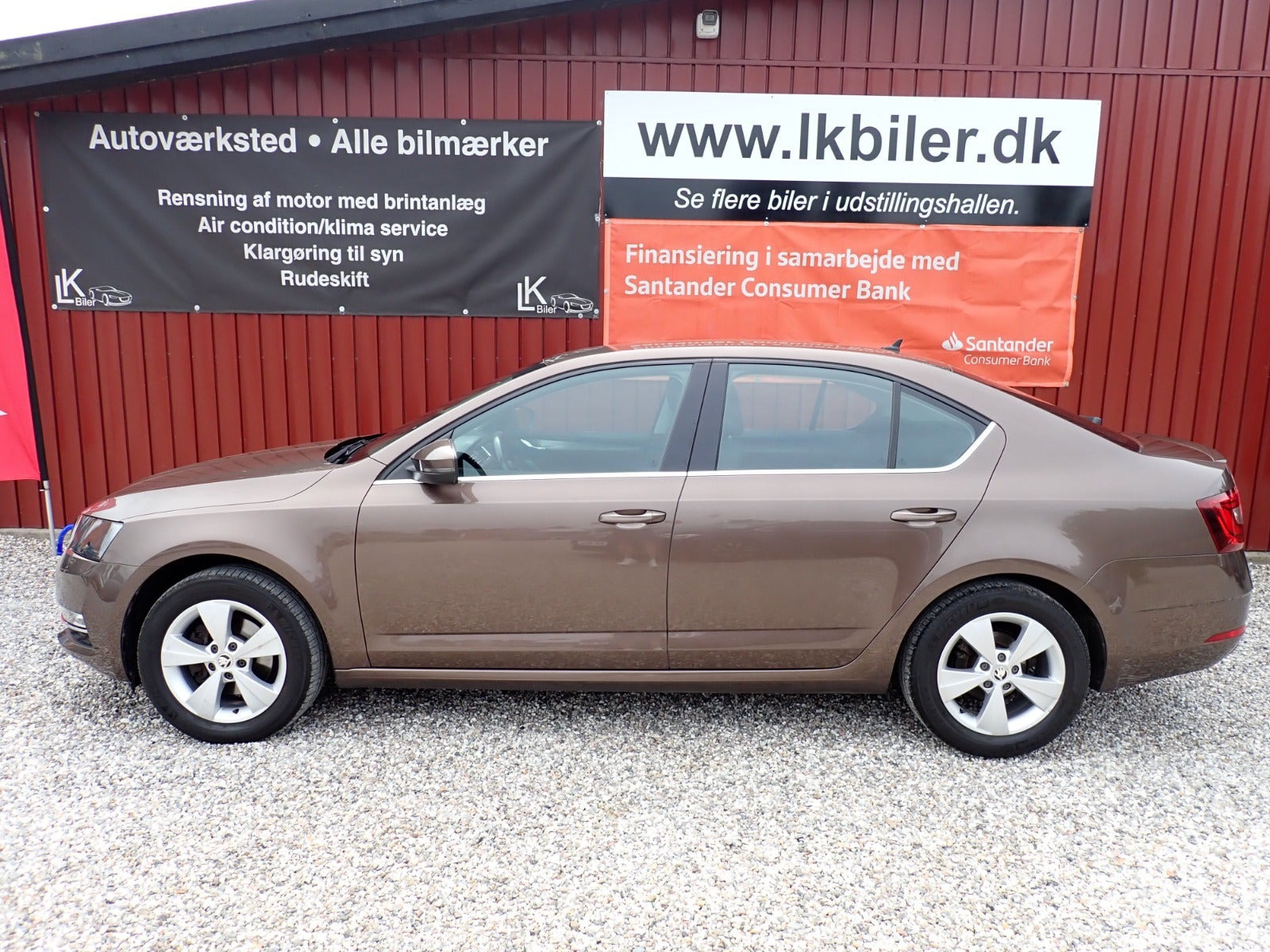 Brun Skoda Octavia fra 2019