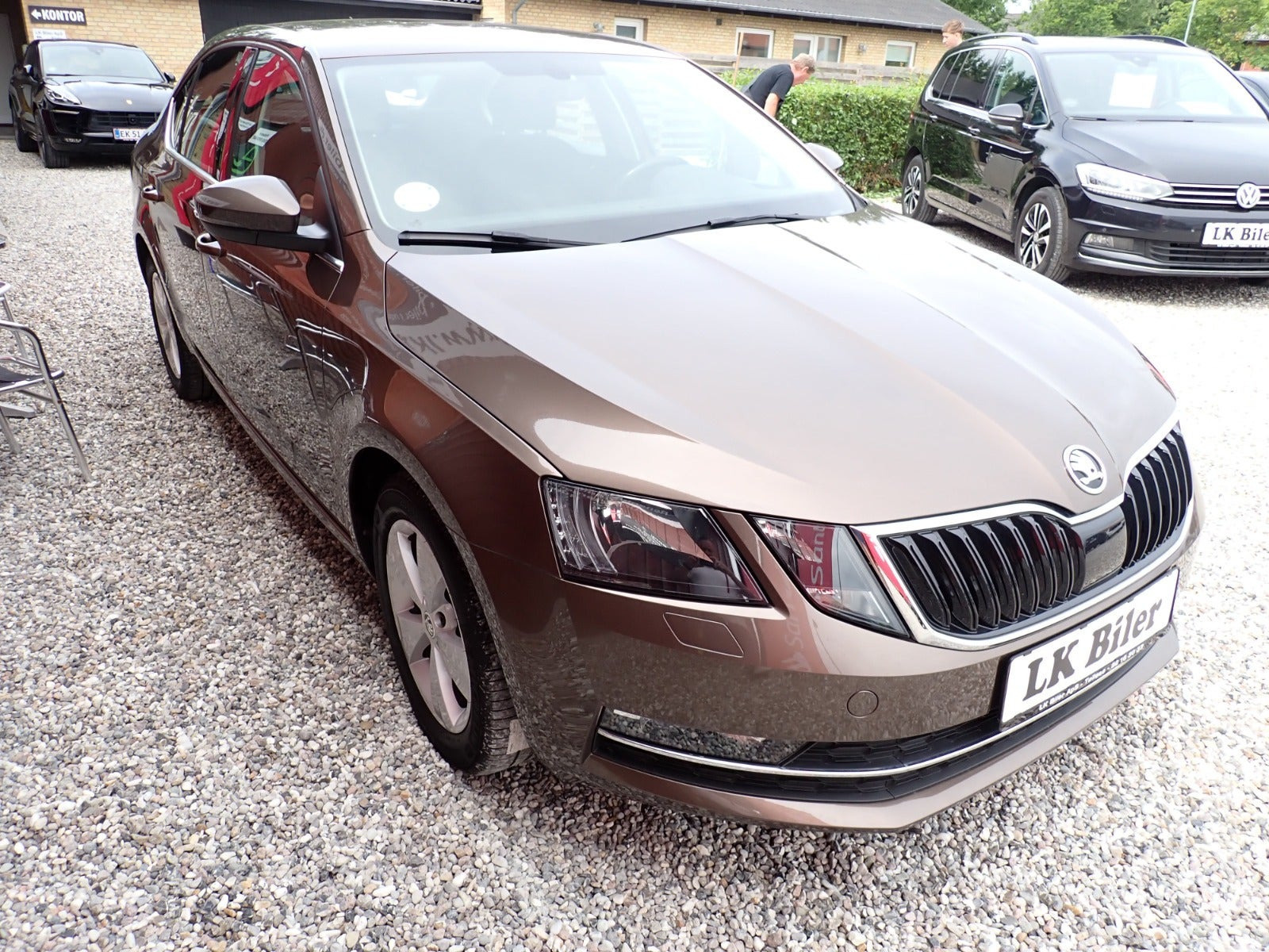 Brun Skoda Octavia fra 2019