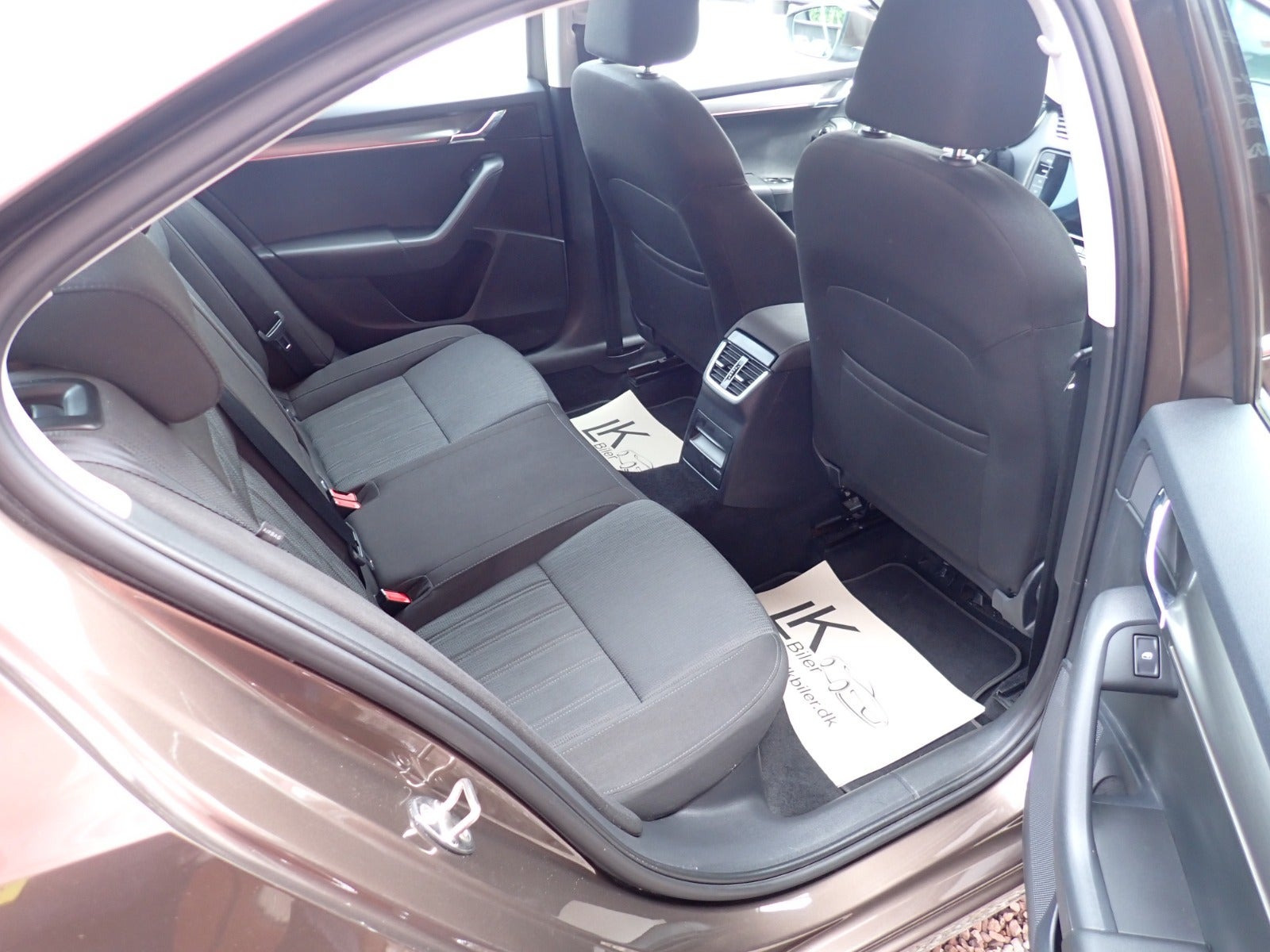 Brun Skoda Octavia fra 2019