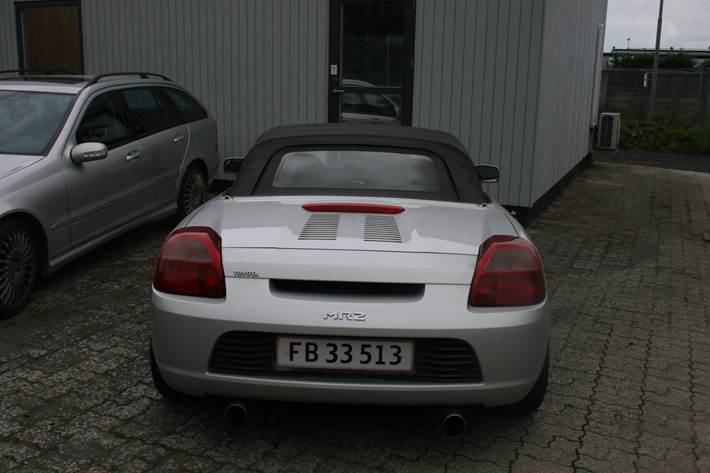 Sølv Toyota MR2 fra 2004