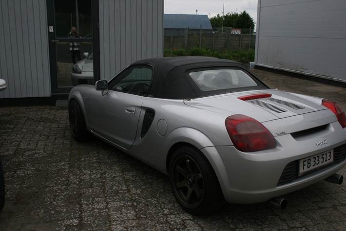 Sølv Toyota MR2 fra 2004