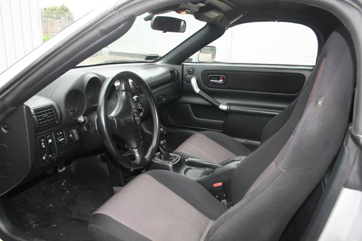 Sølv Toyota MR2 fra 2004