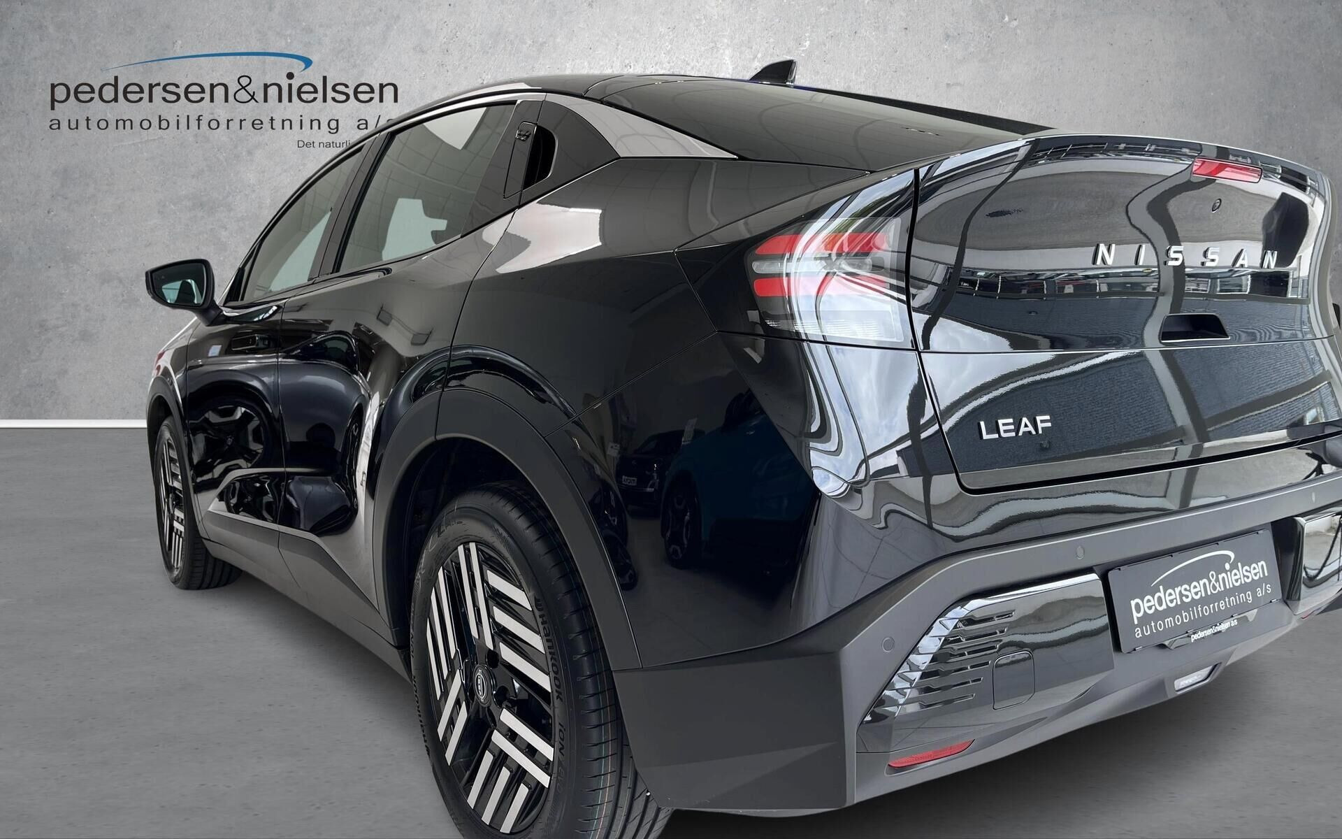 Sort Nissan Leaf fra 2026