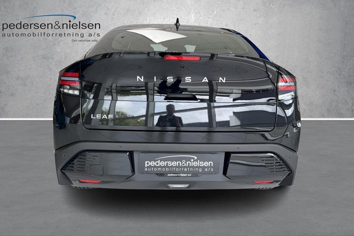 Sort Nissan Leaf fra 2026