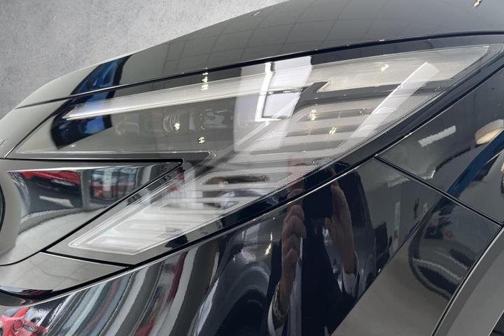 Sort Nissan Leaf fra 2026