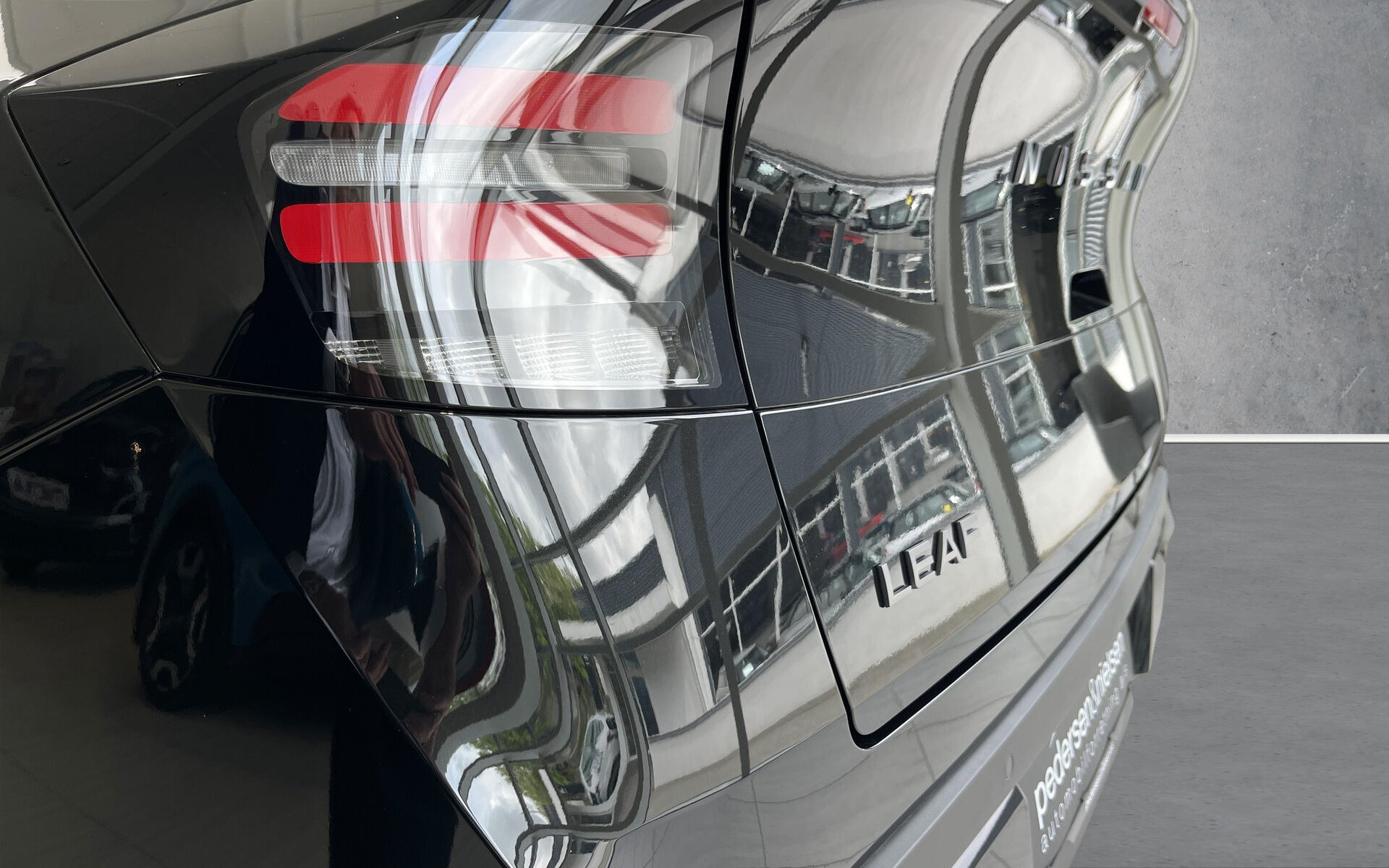 Sort Nissan Leaf fra 2026