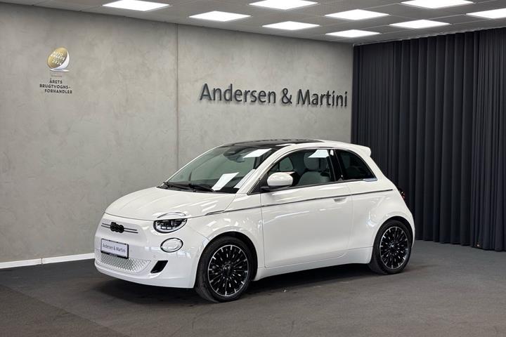 Hvid Fiat 500e fra 2023