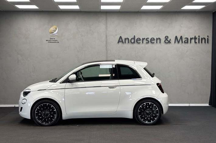 Hvid Fiat 500e fra 2023