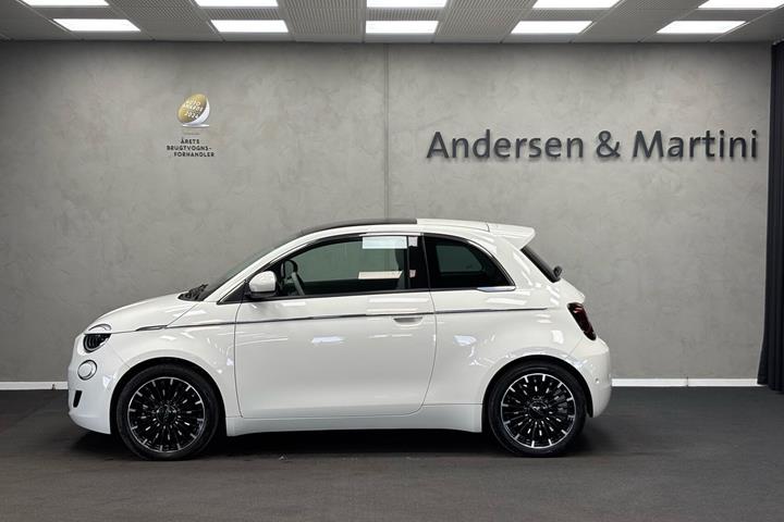 Hvid Fiat 500e fra 2023