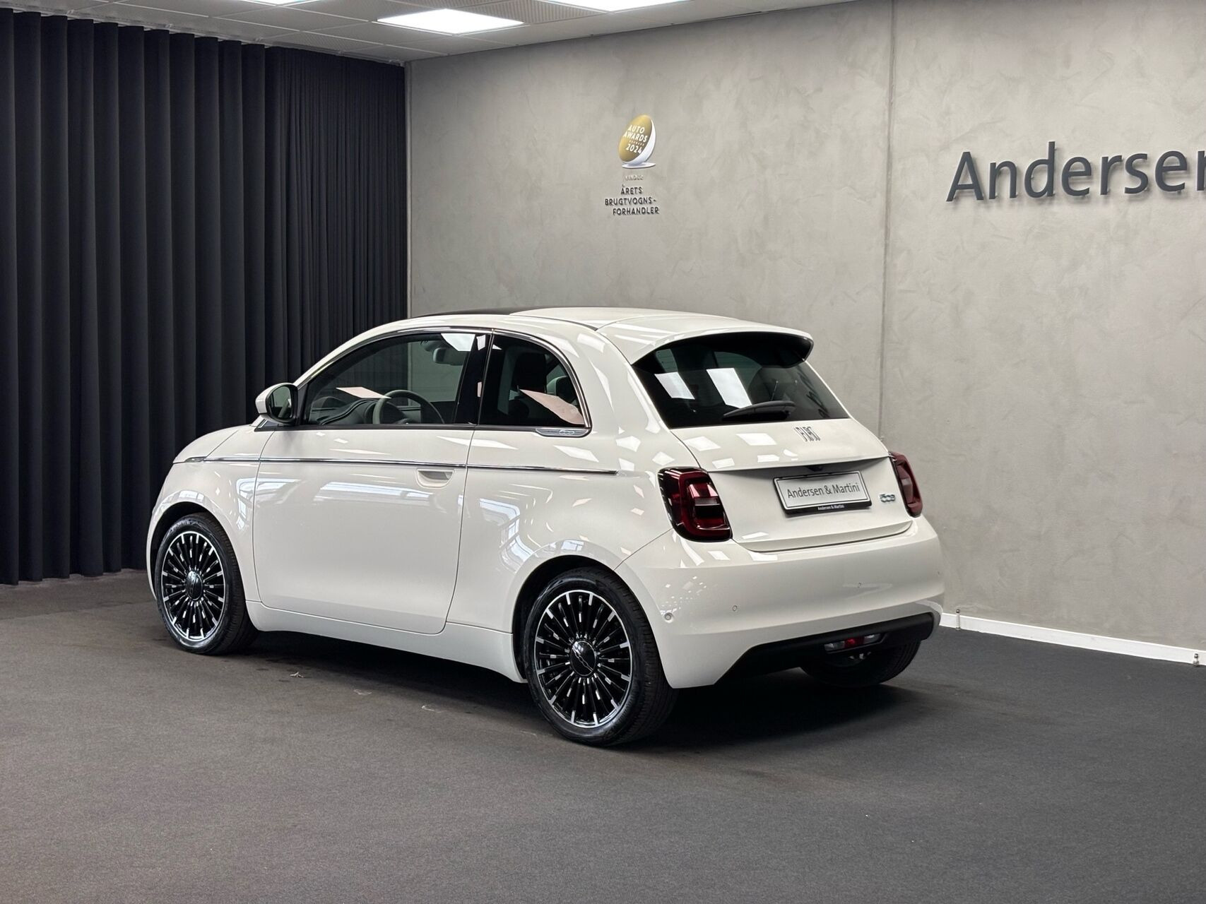 Hvid Fiat 500e fra 2023