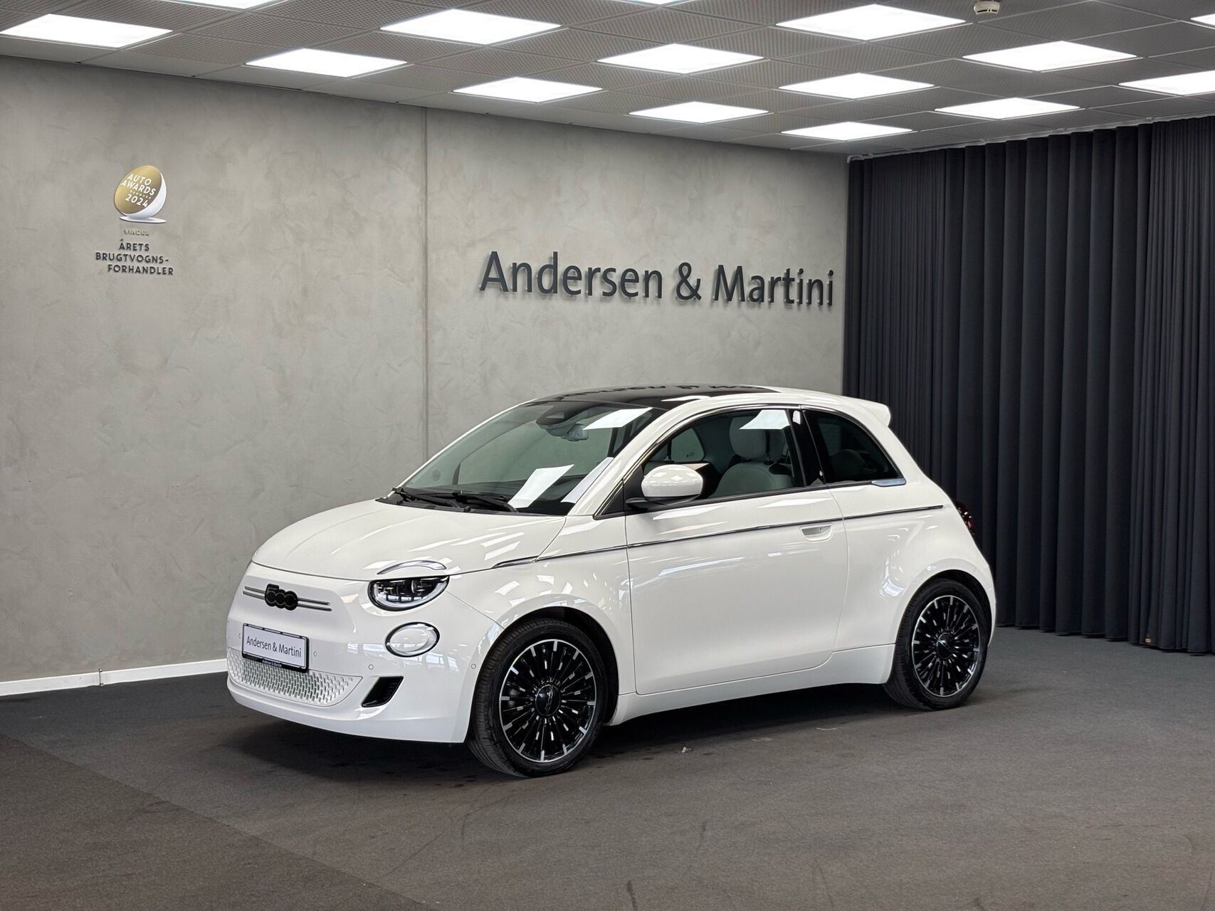 Hvid Fiat 500e fra 2023