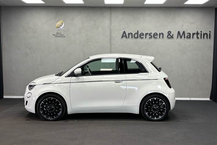 Hvid Fiat 500e fra 2023