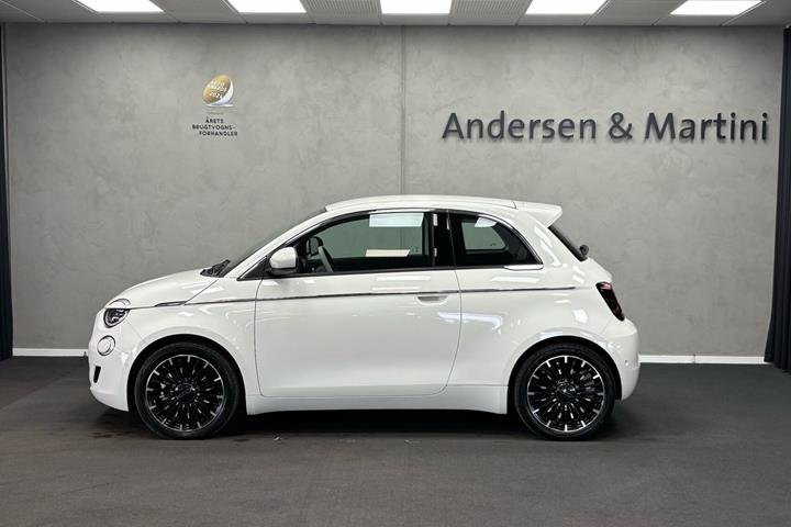 Hvid Fiat 500e fra 2023